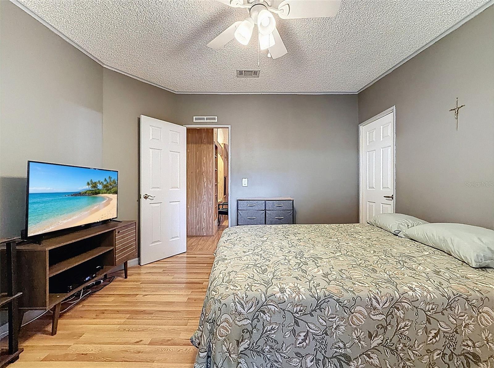 VILLAGE PARK - Residential