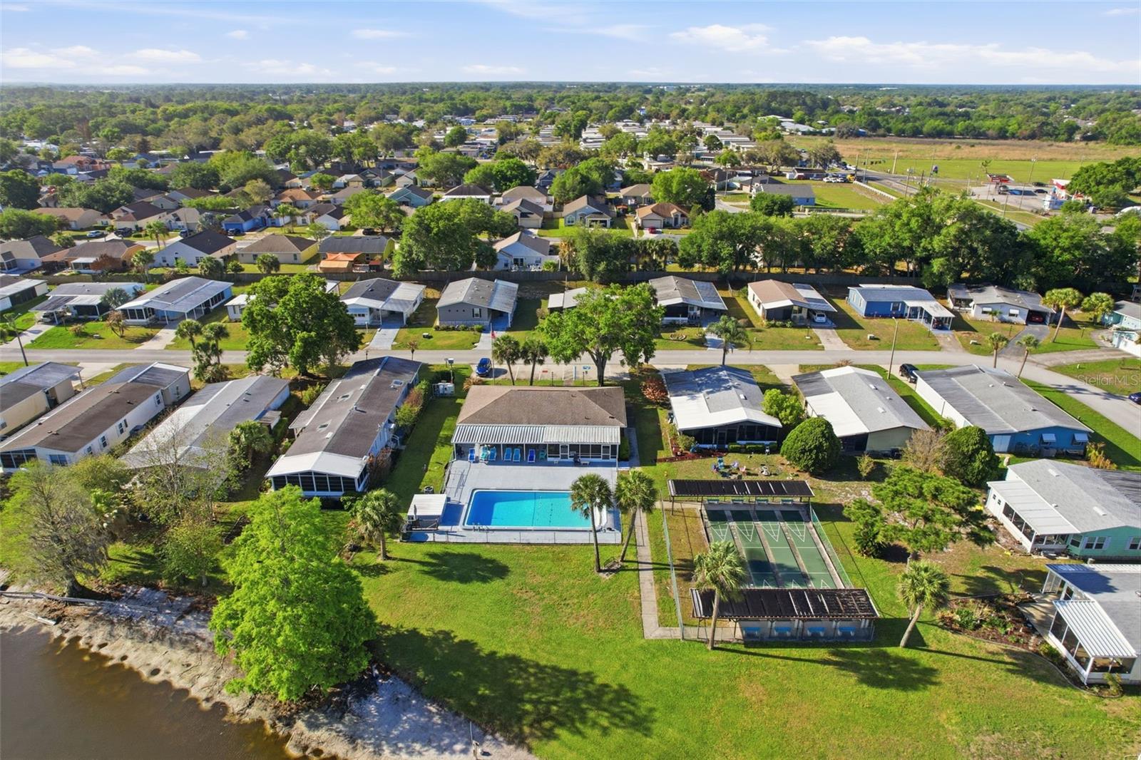 VILLAGE PARK - Residential