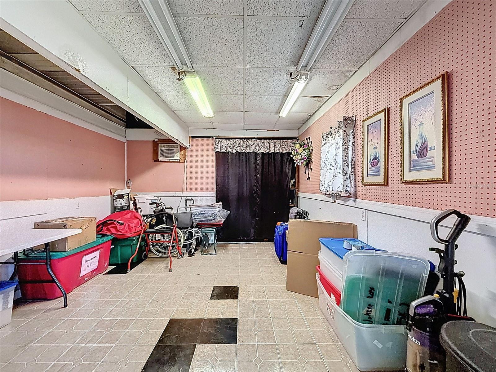 VILLAGE PARK - Residential