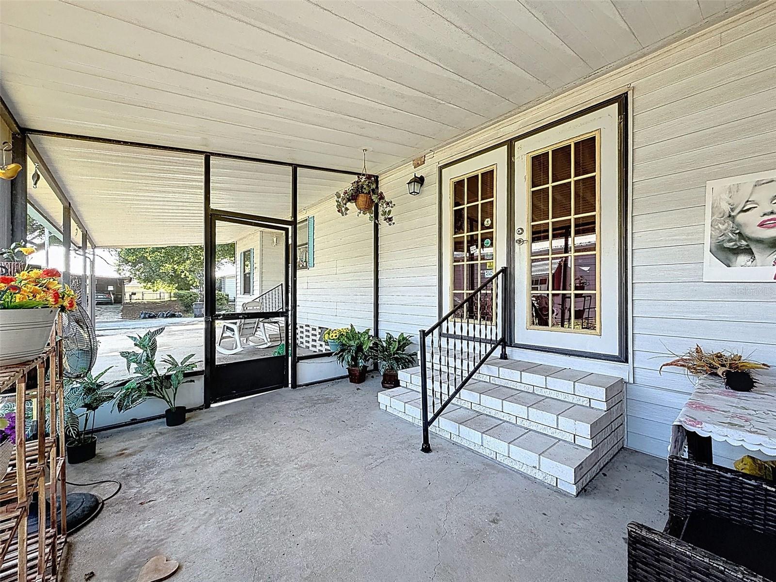 VILLAGE PARK - Residential