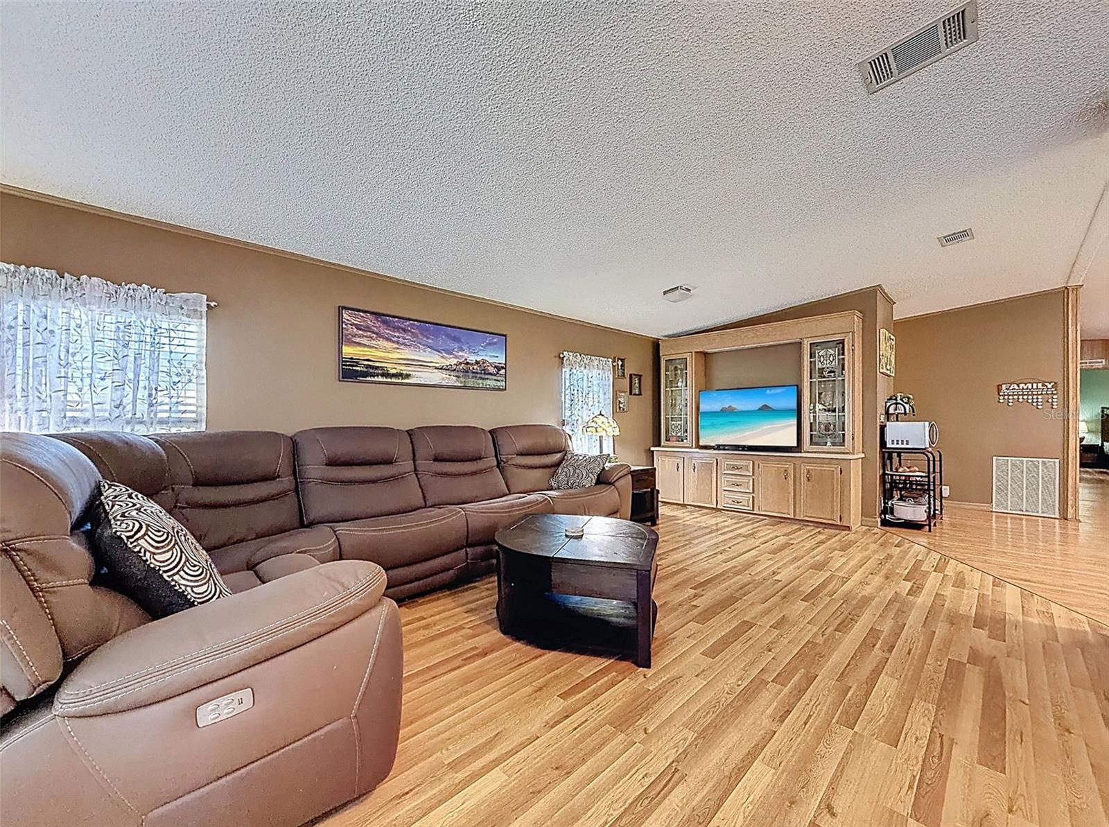 VILLAGE PARK - Residential