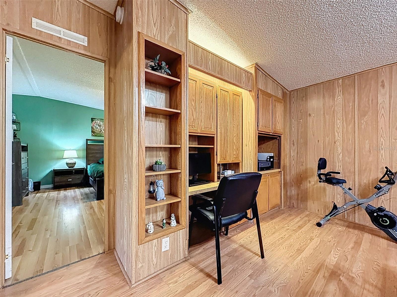 VILLAGE PARK - Residential