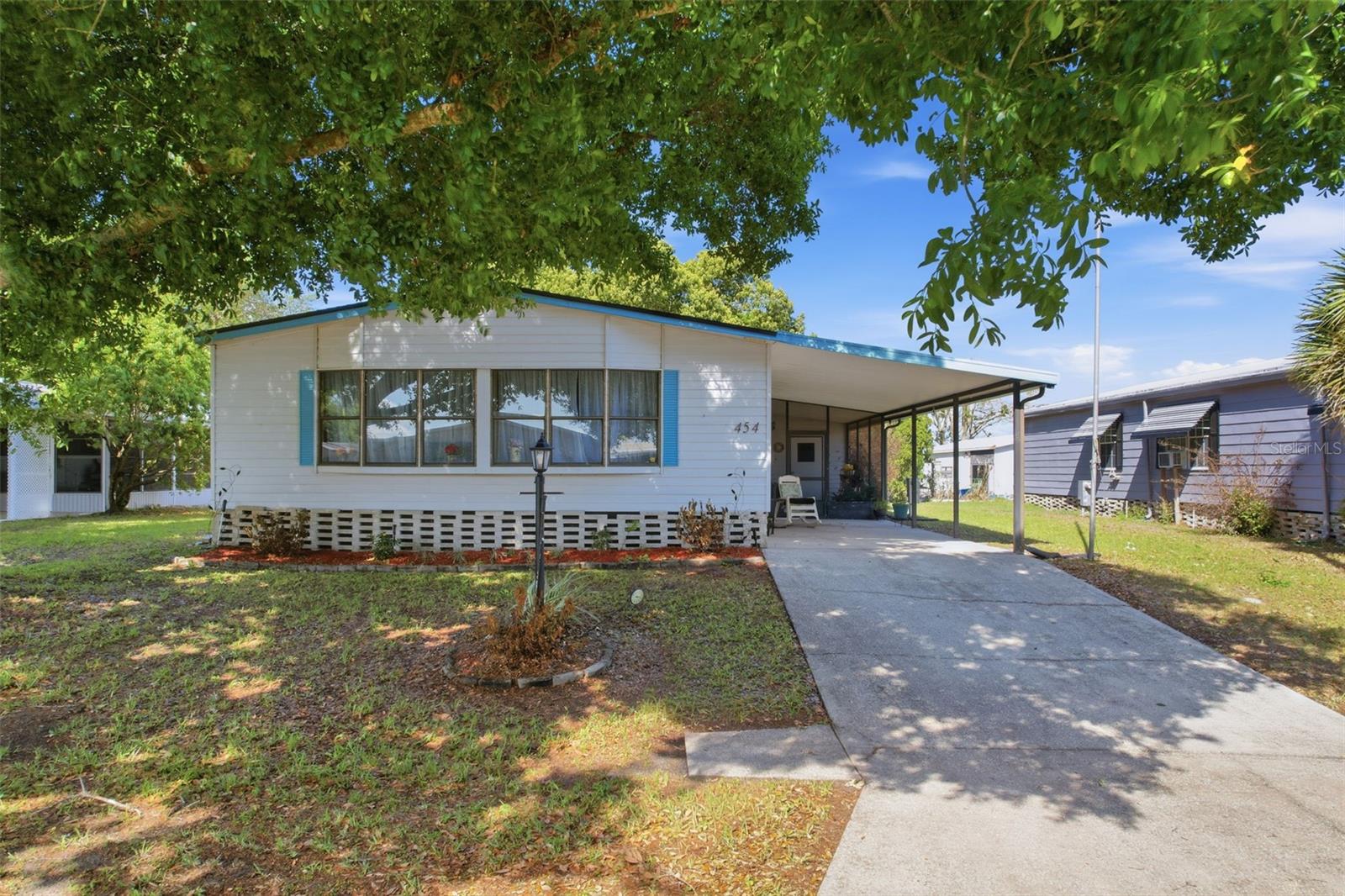 VILLAGE PARK - Residential