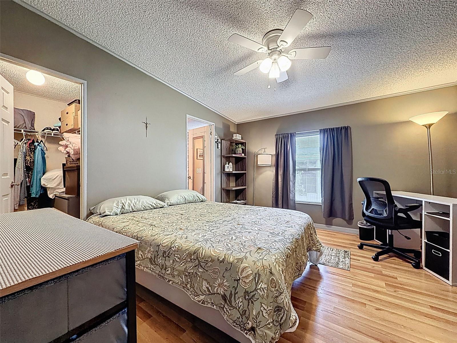 VILLAGE PARK - Residential