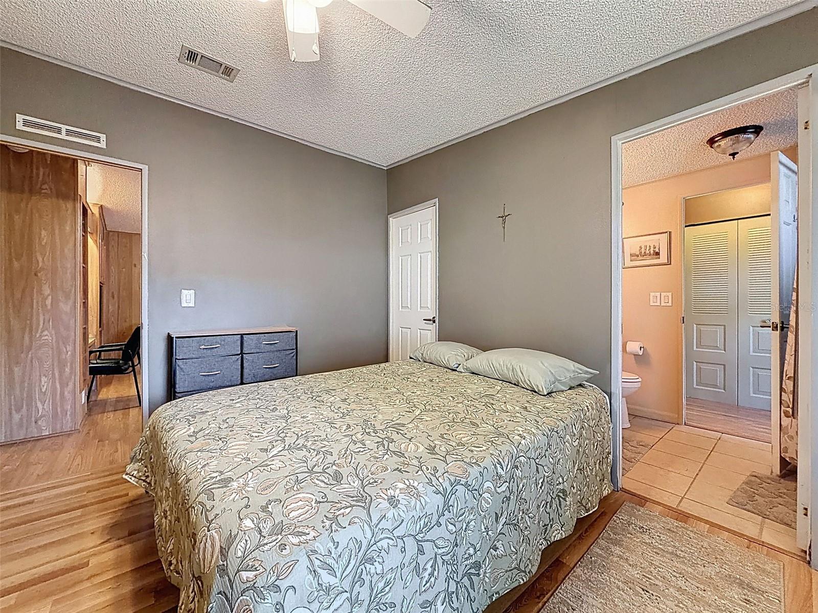 VILLAGE PARK - Residential