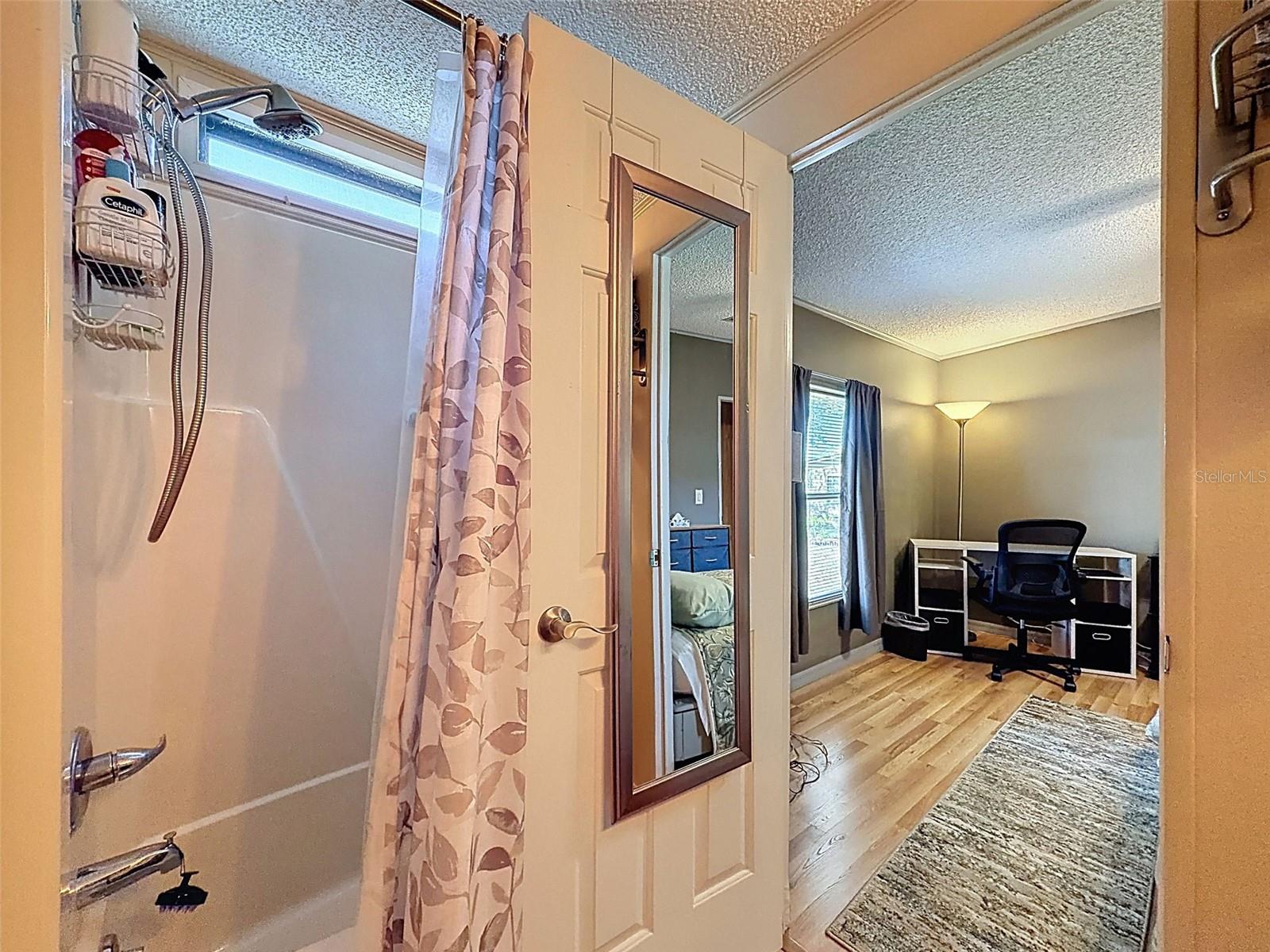 VILLAGE PARK - Residential