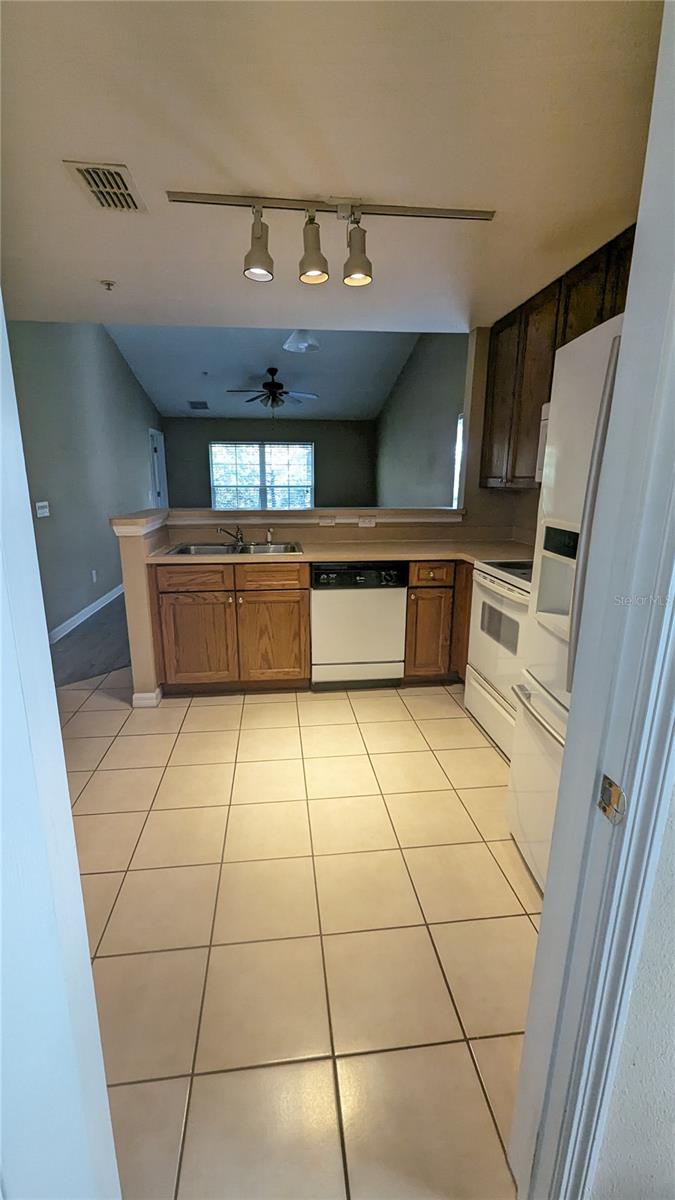 REGENT PARK CONDO PH 26 / - Residential Lease