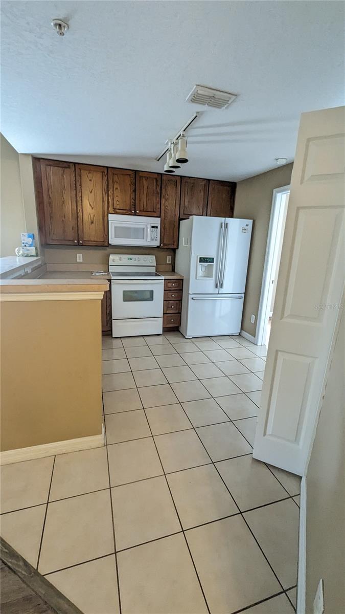 REGENT PARK CONDO PH 26 / - Residential Lease