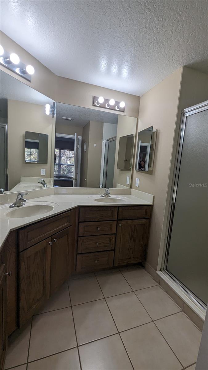 REGENT PARK CONDO PH 26 / - Residential Lease