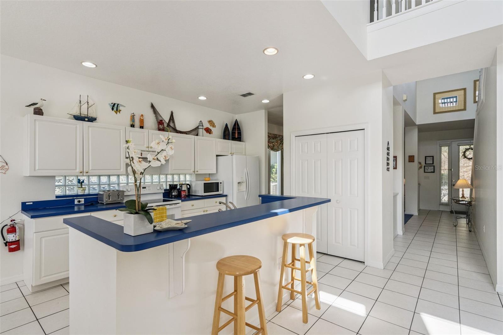 SUNSET LAKES - Residential