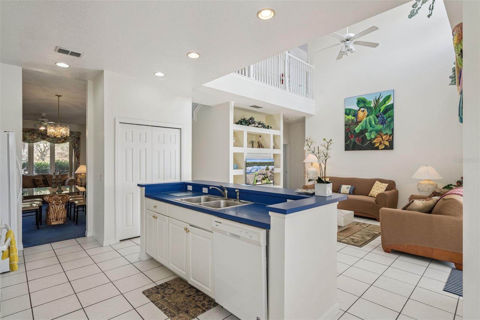 SUNSET LAKES - Residential