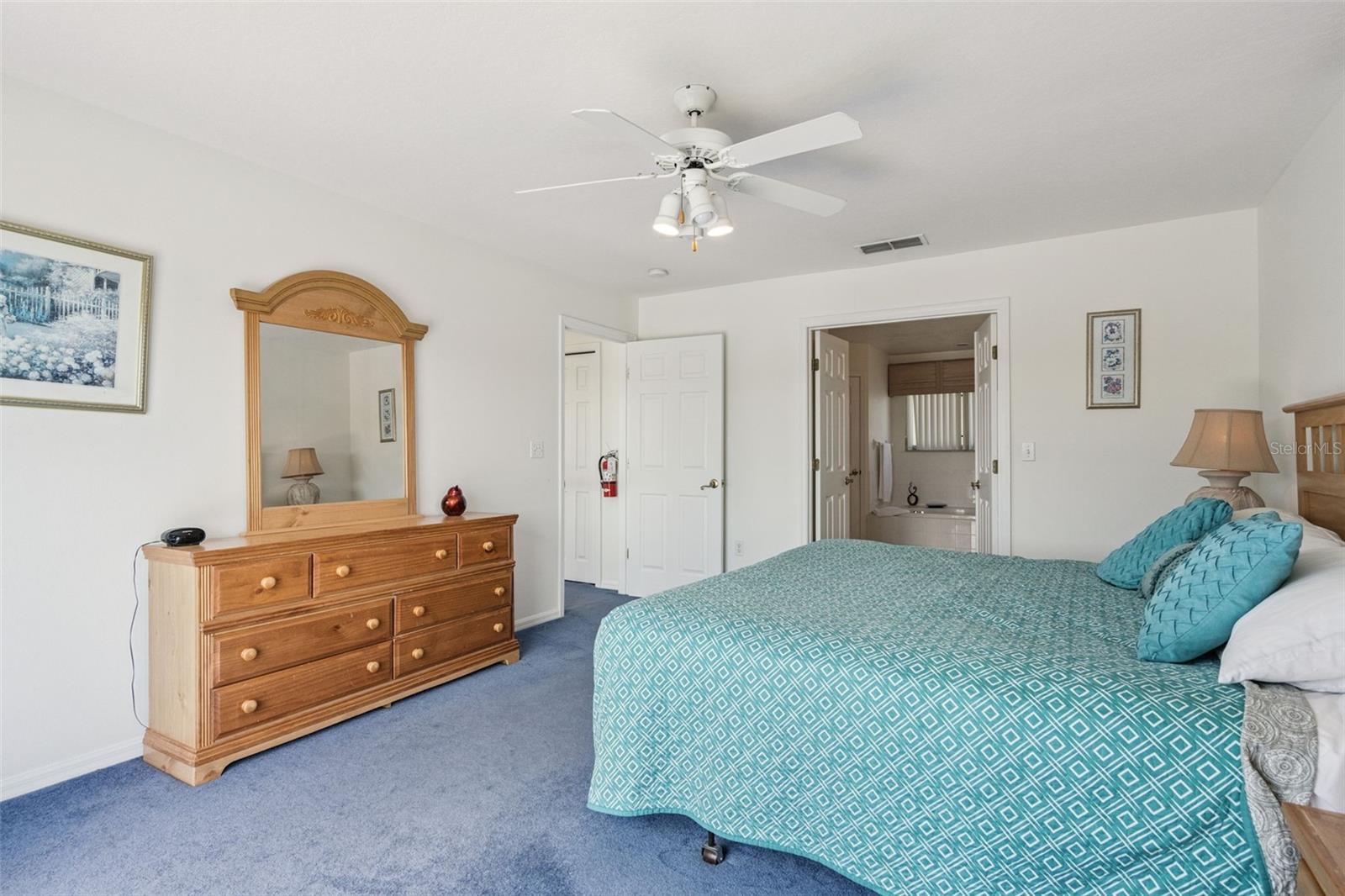 SUNSET LAKES - Residential