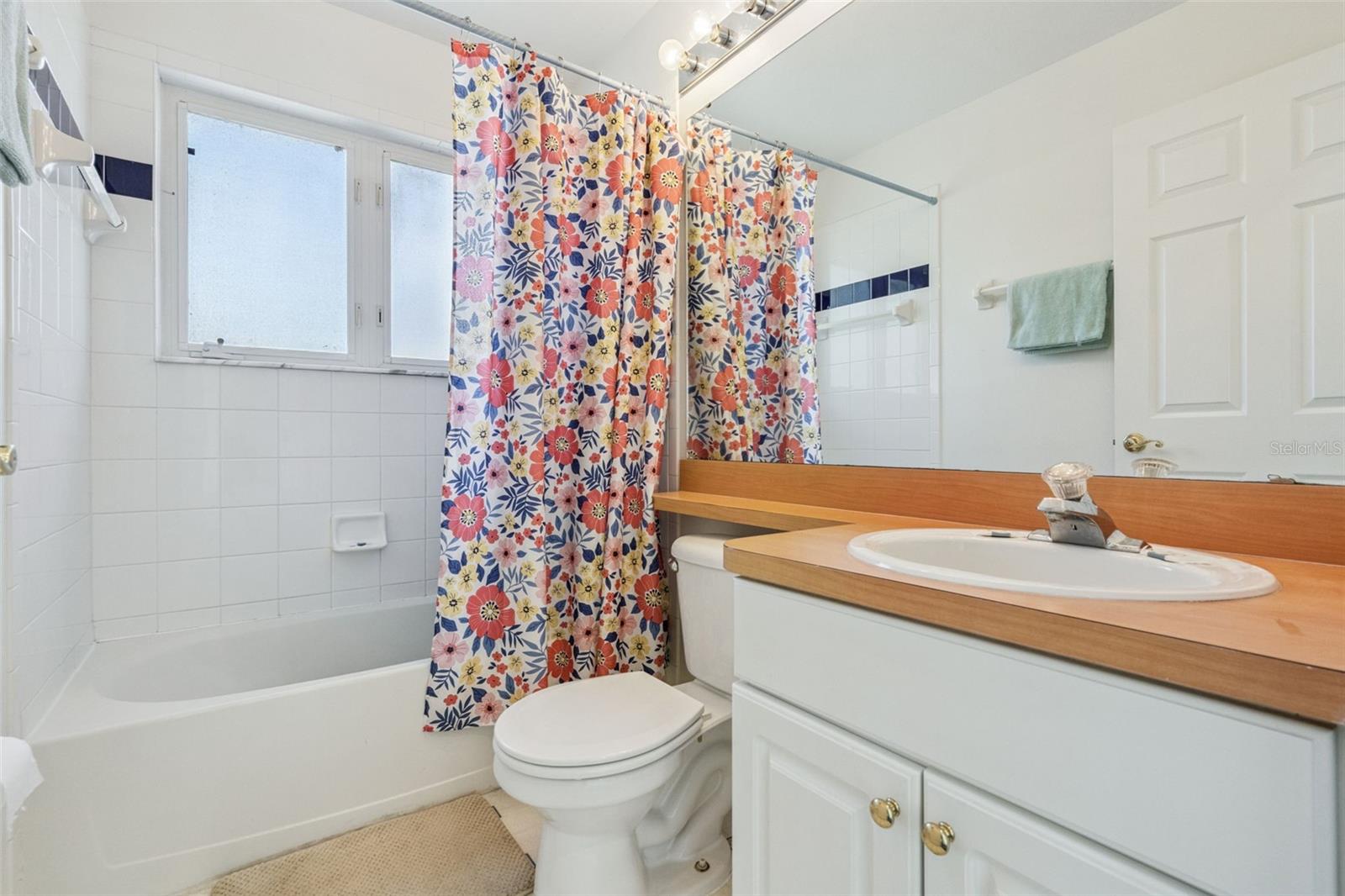 SUNSET LAKES - Residential