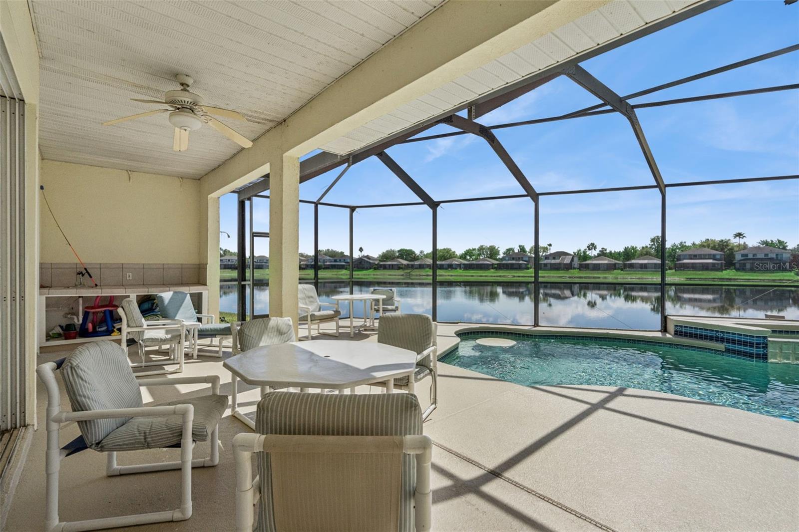 SUNSET LAKES - Residential