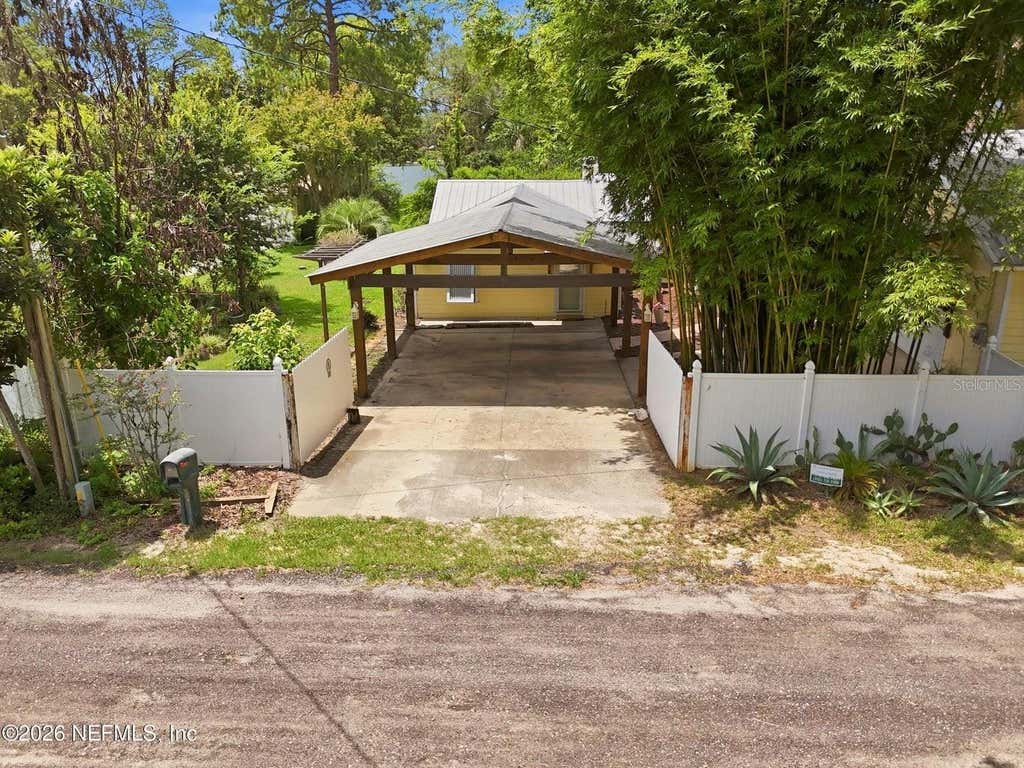 Photo of 7932 Breezy Point Road W, Melrose, FL 32666 (MLS # O6431557)
