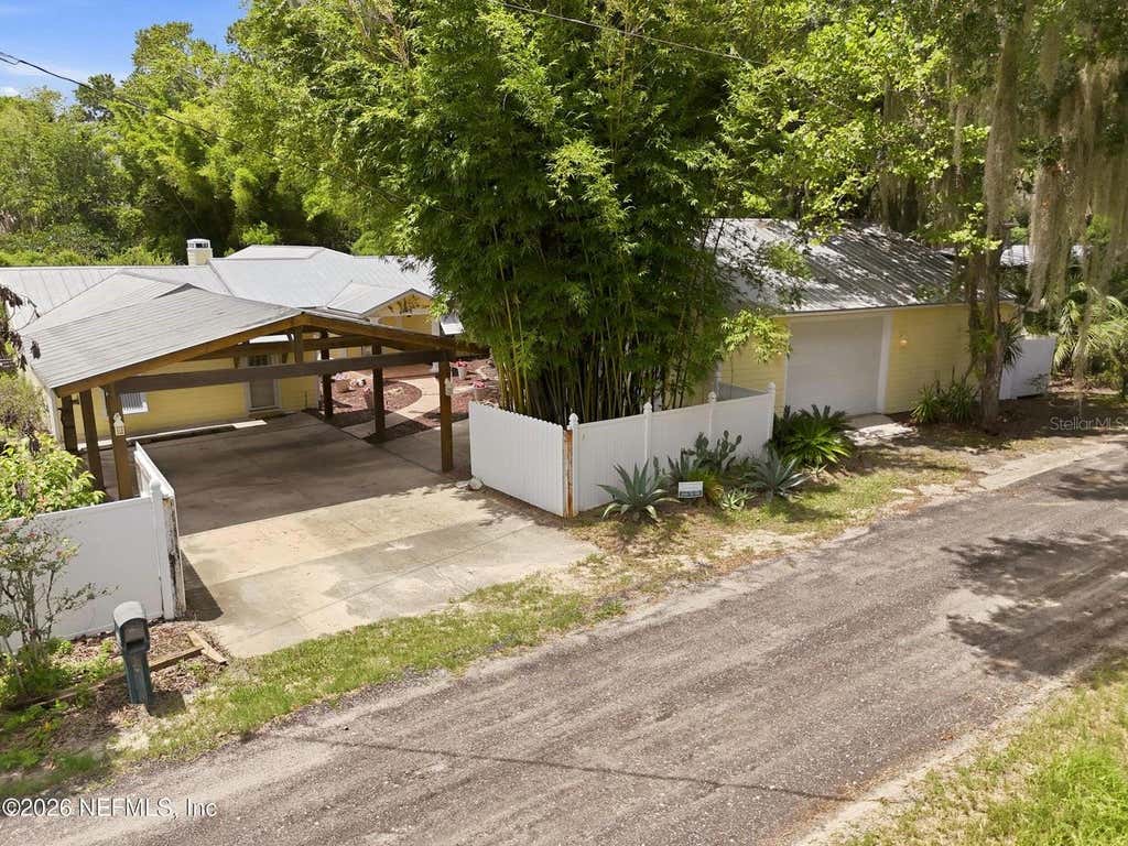Photo of 7932 Breezy Point Road W, Melrose, FL 32666 (MLS # O6431557)