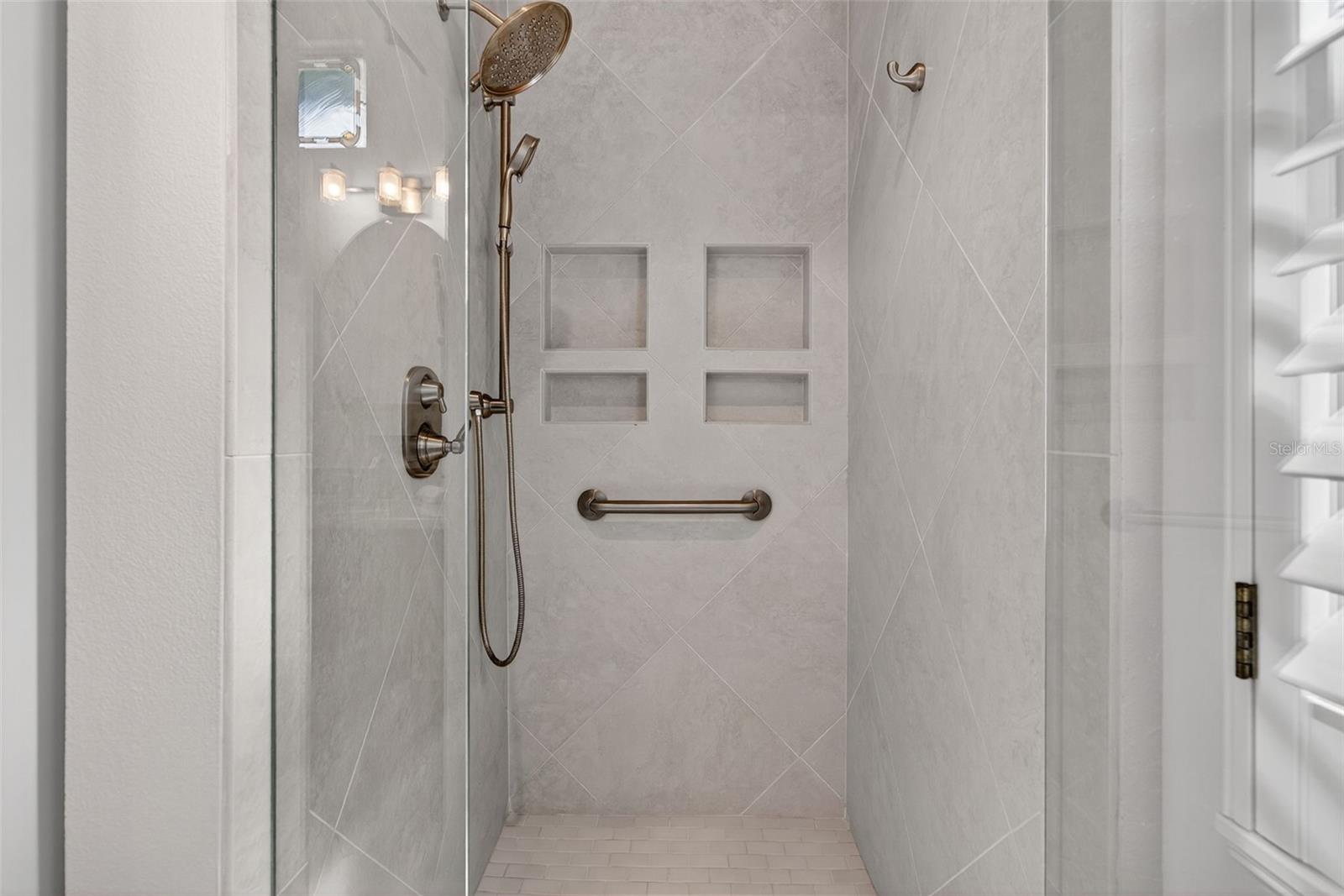 BAYVIEW GROVE - Residential