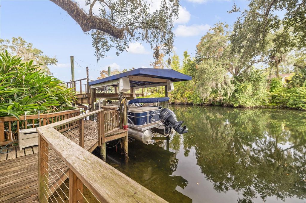 Photo of 1418 E Park Circle, Tampa, FL 33604 (MLS # TB8512746)