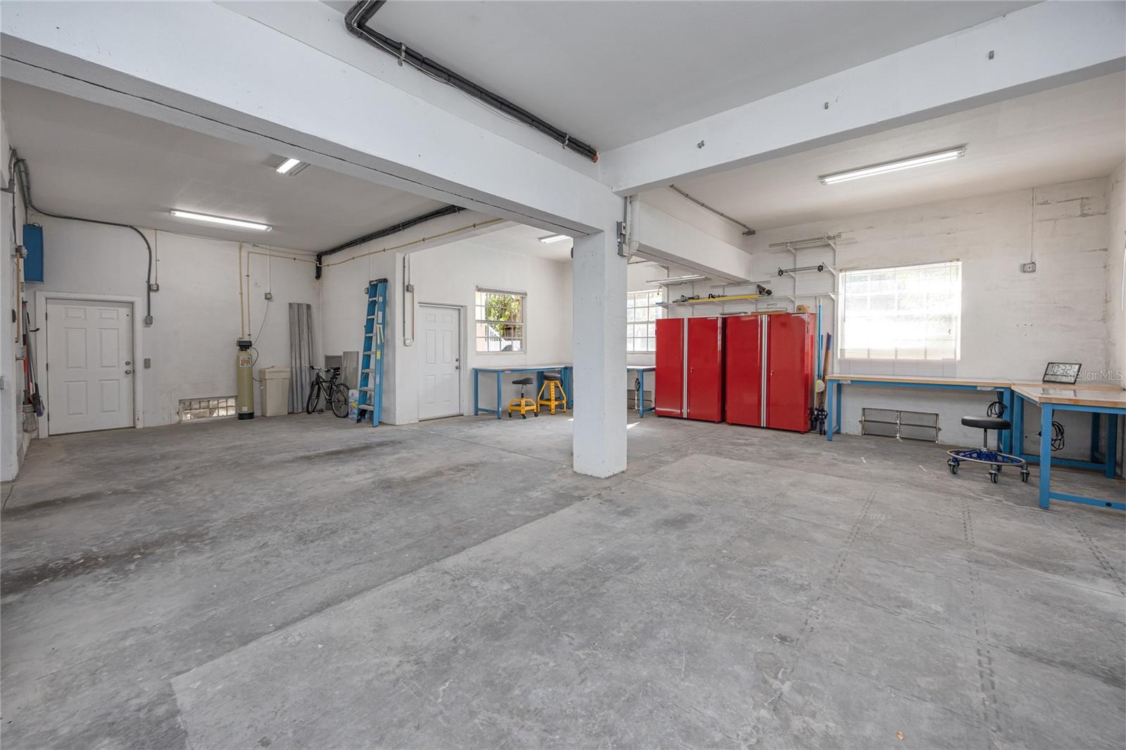 TIERRA VERDE UNIT 1 3RD REP - Residential