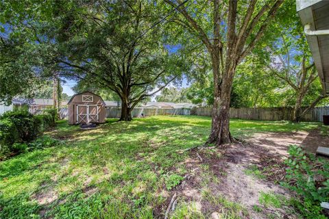 A home in LAKELAND