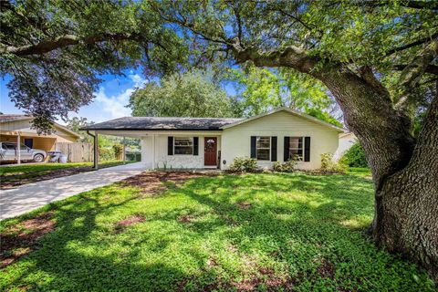 A home in LAKELAND