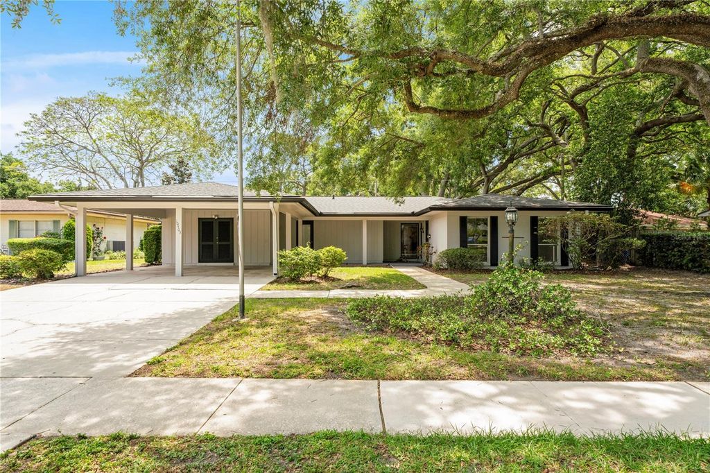 Photo of 10403 Lake Carroll Way, Tampa, FL 33618 (MLS # O6399632)