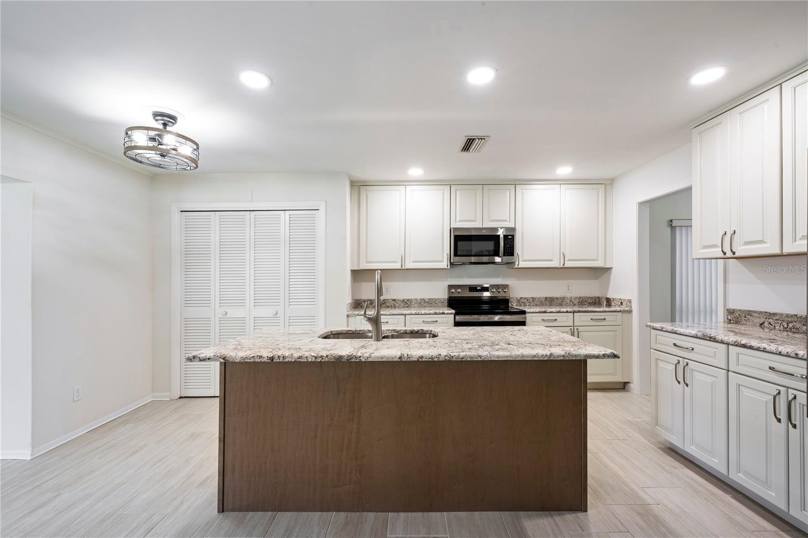 CARROLLWOOD SUB UNIT 2 - Residential