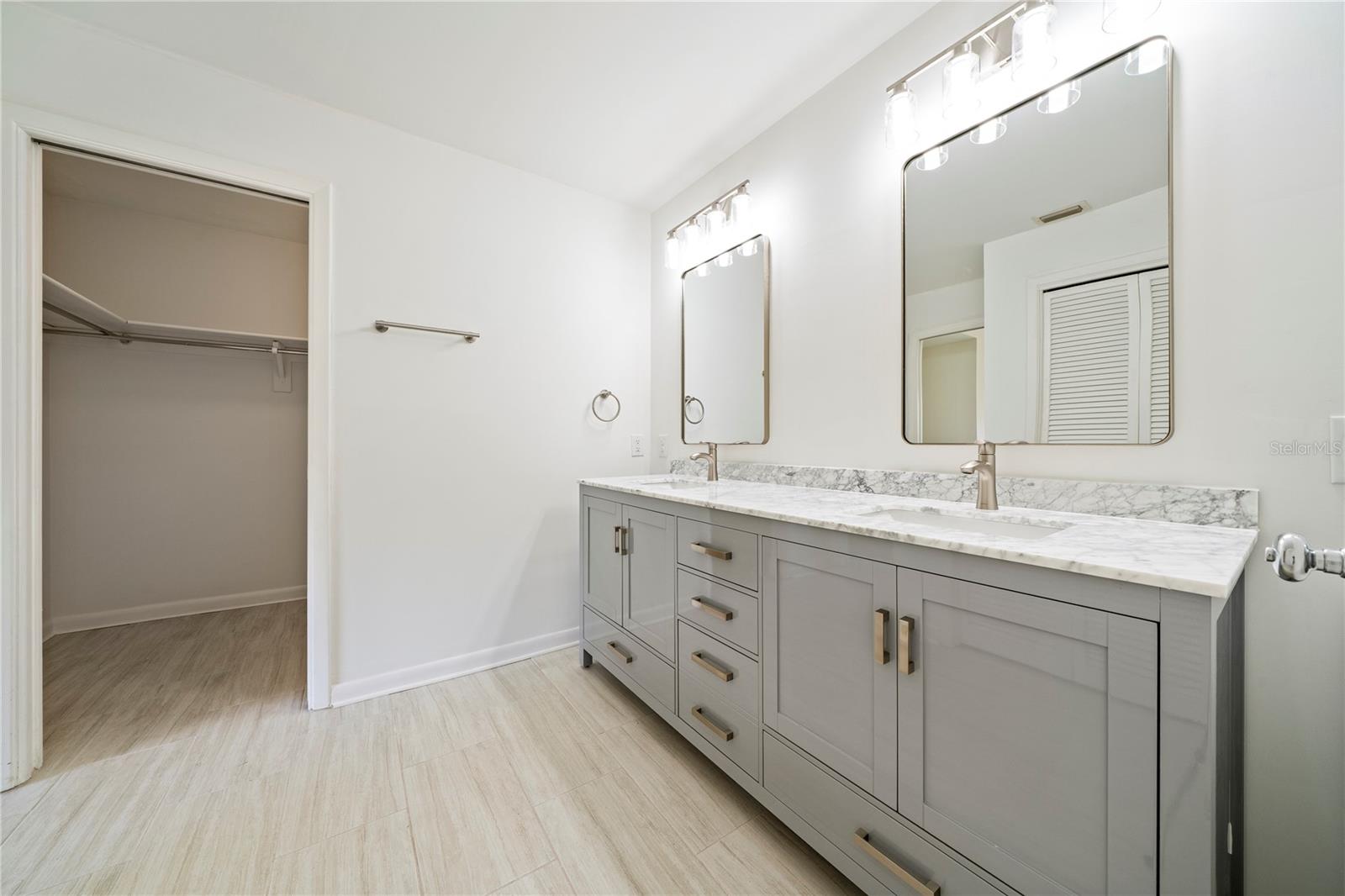 CARROLLWOOD SUB UNIT 2 - Residential