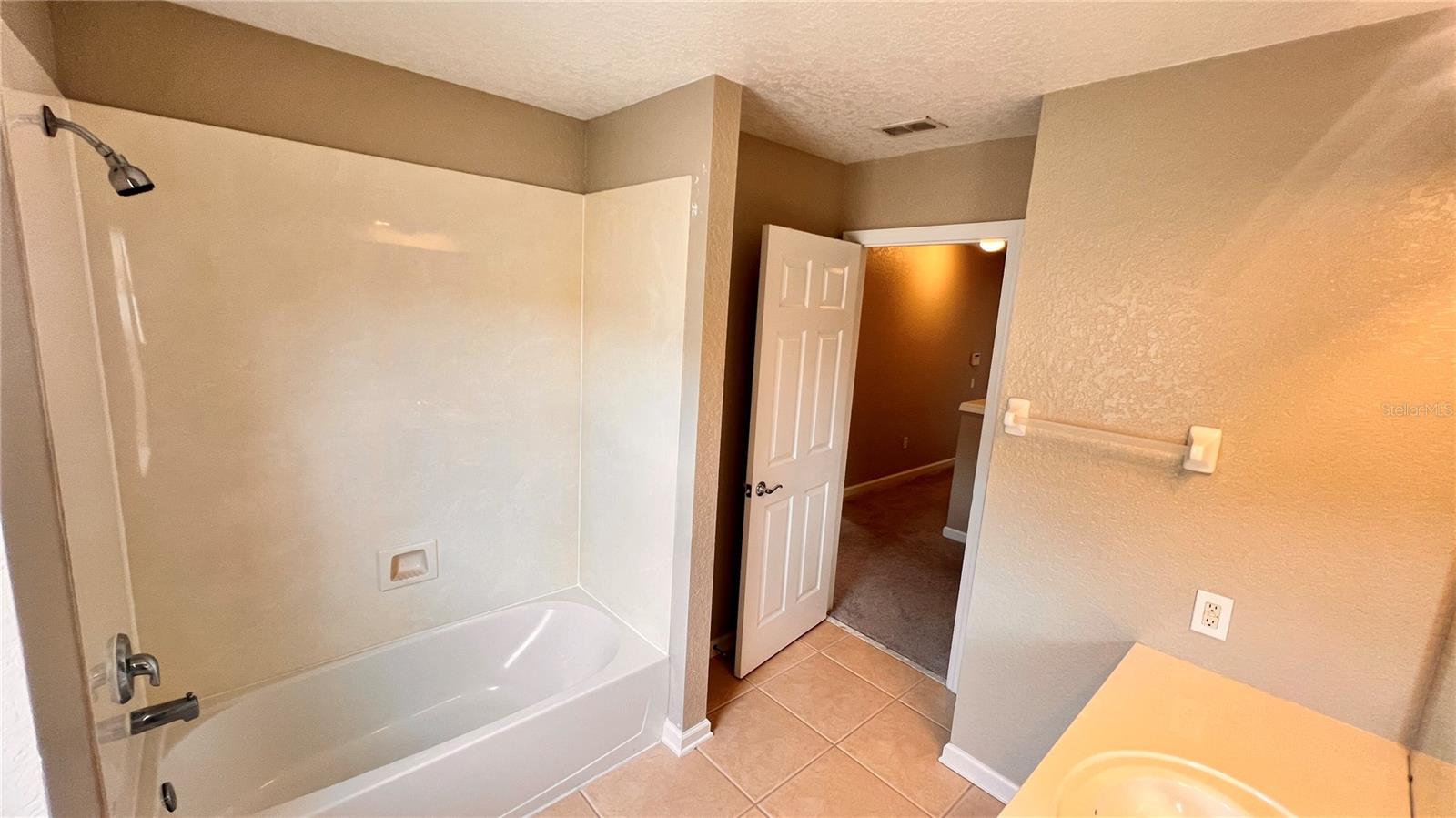 SPRING ISLE - Residential Lease