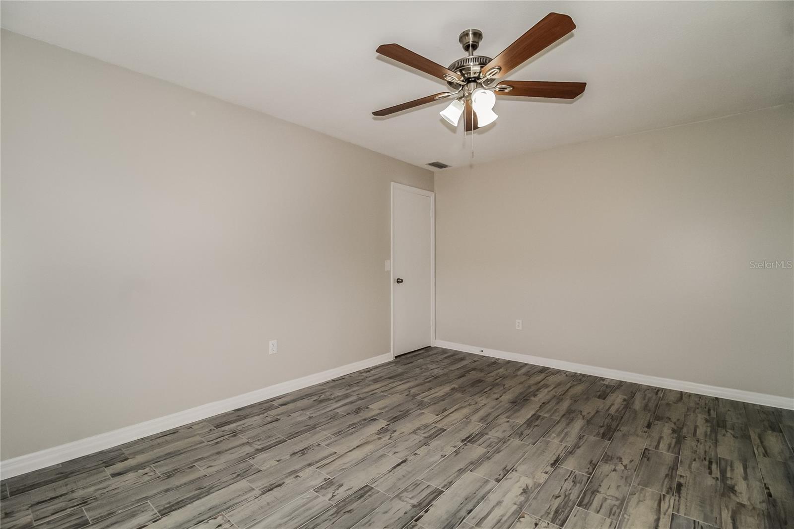 SPRING OAKS UNIT 3 - Residential Lease