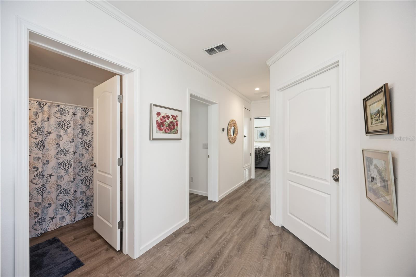 POLYNESIAN VILLAGE - Residential