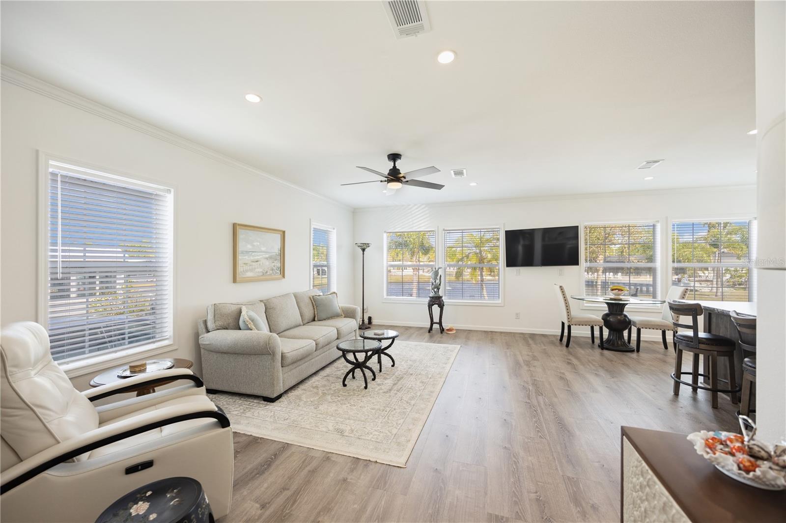 POLYNESIAN VILLAGE - Residential