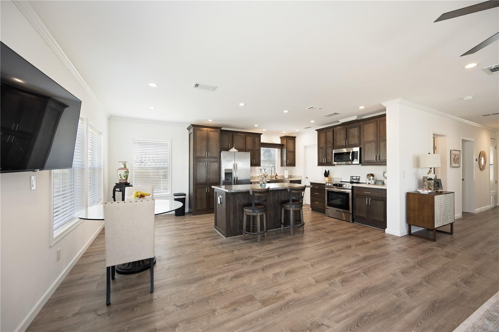 POLYNESIAN VILLAGE - Residential