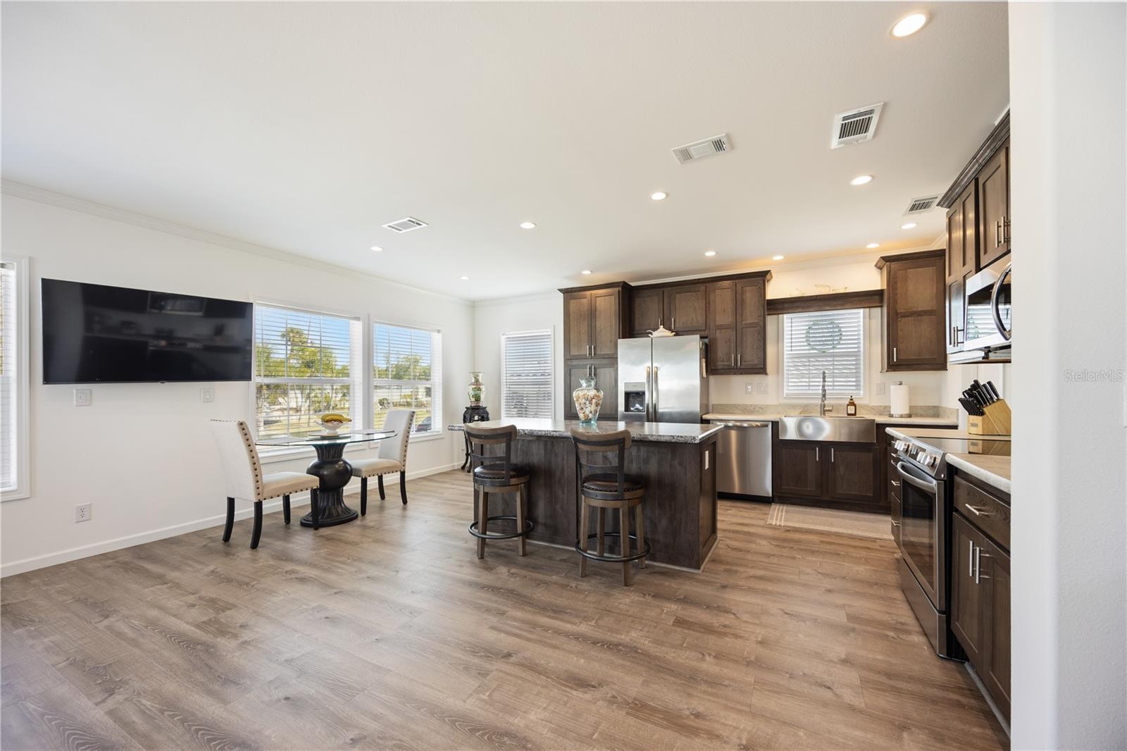 POLYNESIAN VILLAGE - Residential