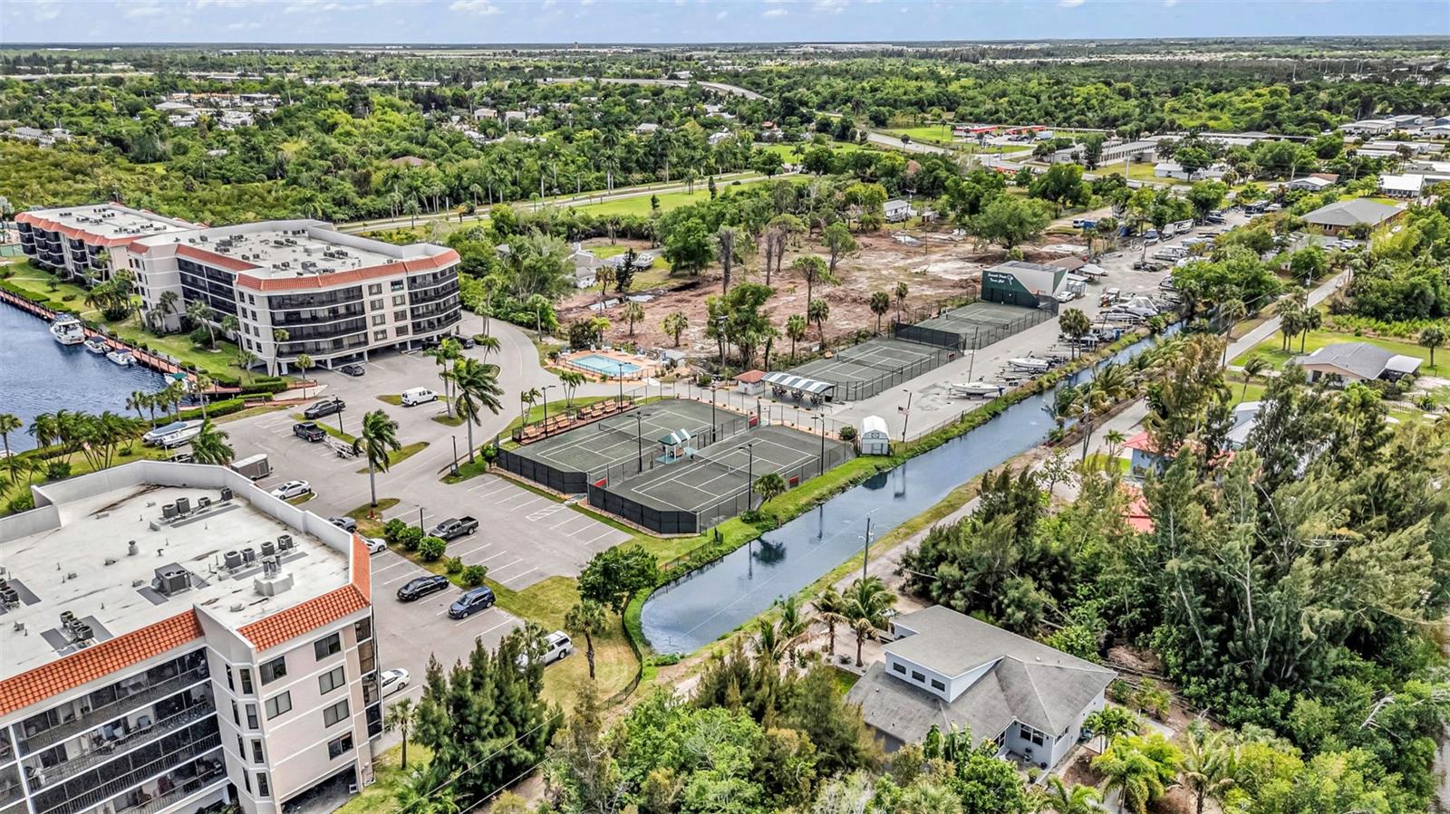 EMERALD POINTE PH 06 BLDG E - Residential