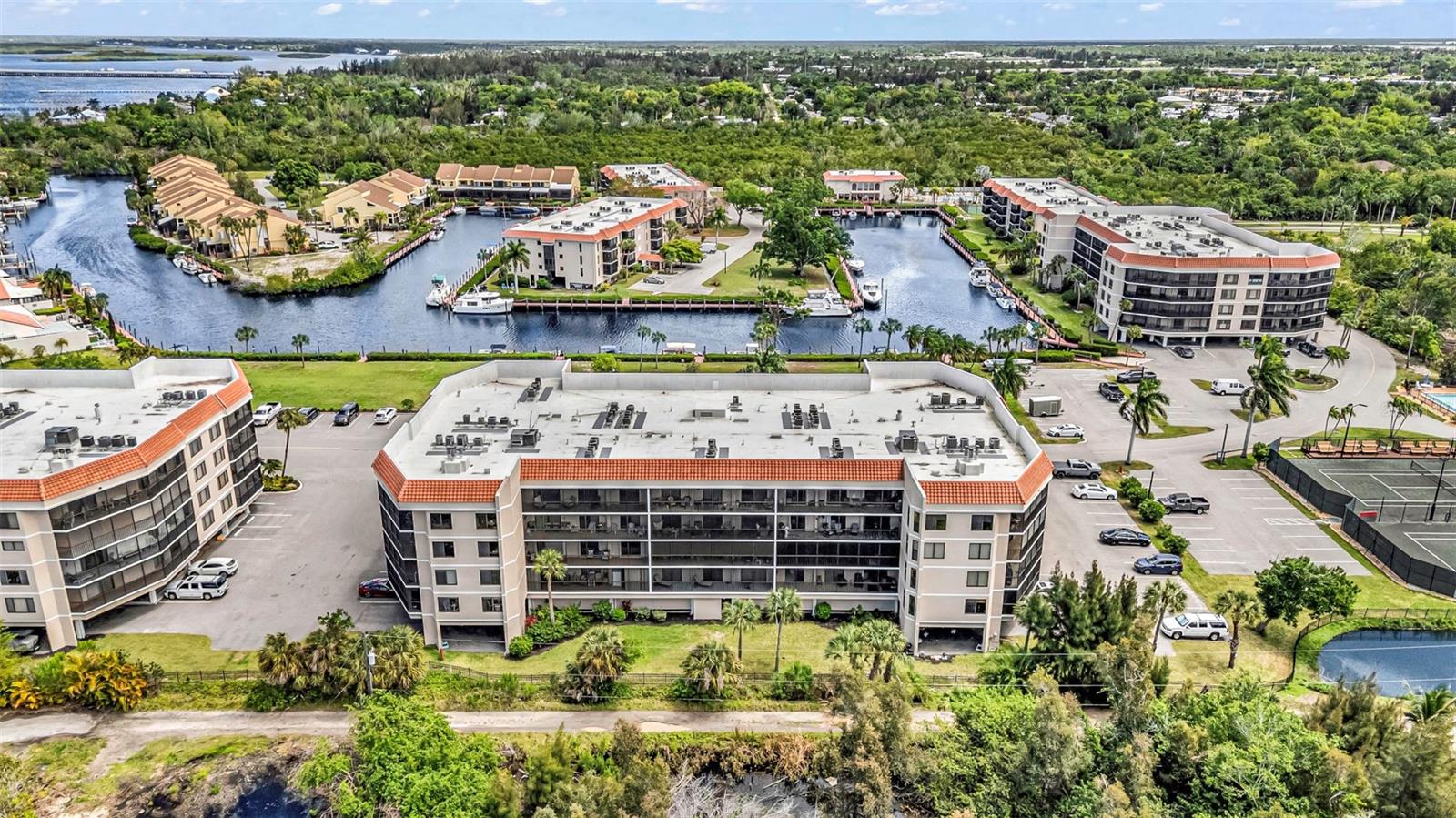 EMERALD POINTE PH 06 BLDG E - Residential