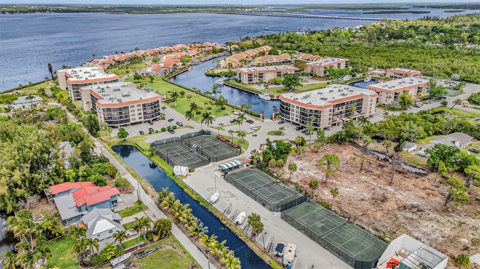 EMERALD POINTE PH 06 BLDG E - Residential