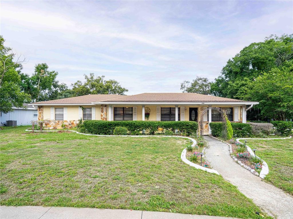 Photo of 200 S Main Avenue, Minneola, FL 34715 (MLS # O6414605)