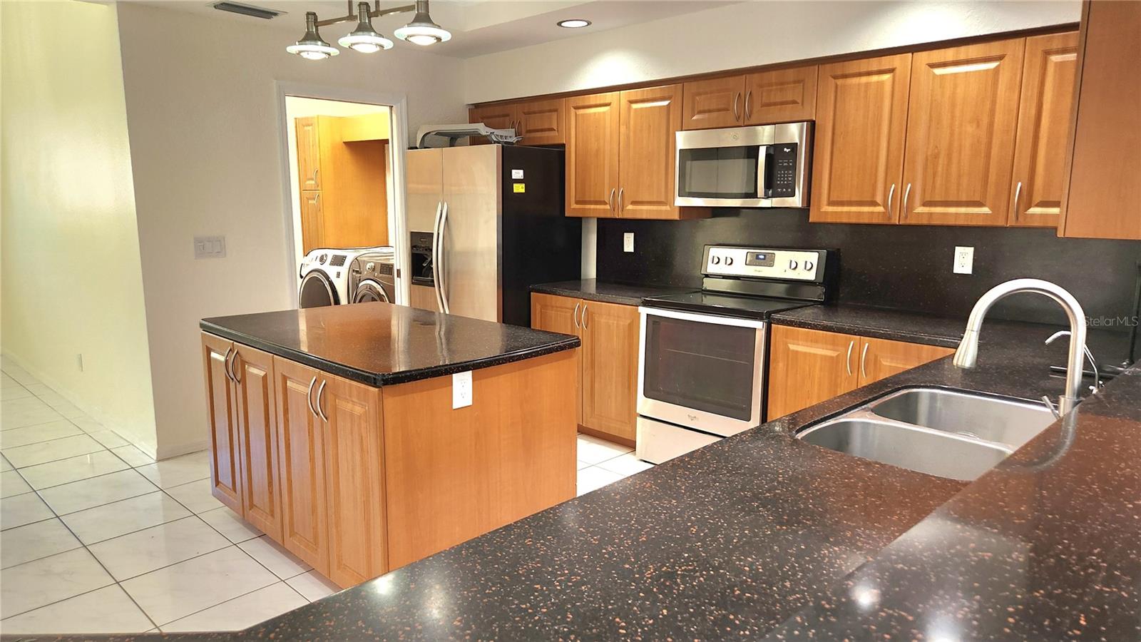 CREST SUB THE - Residential Lease