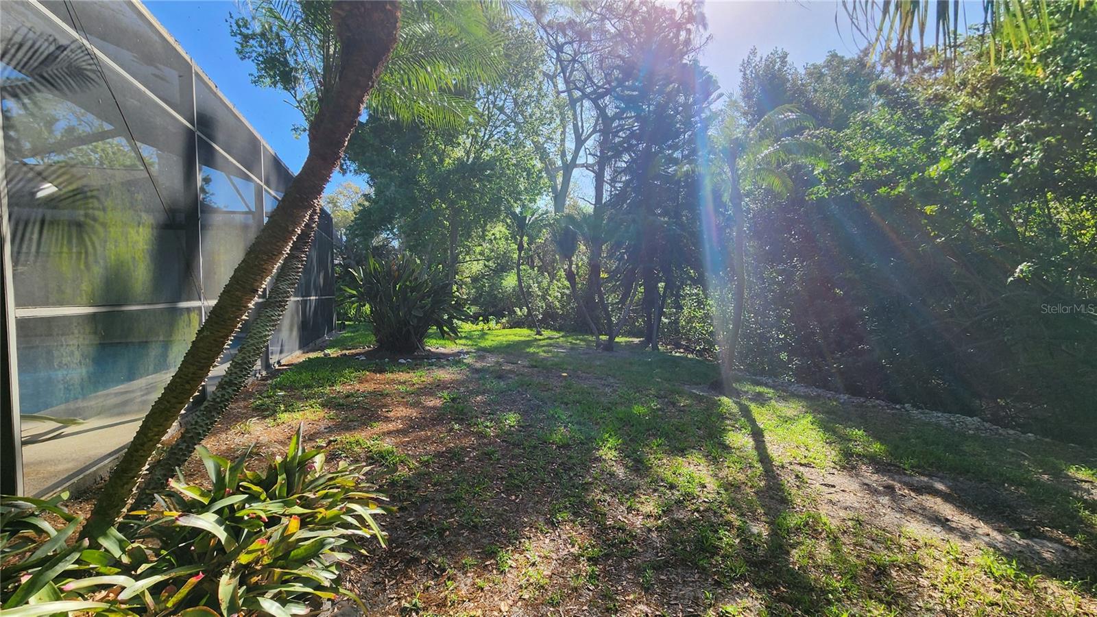 CREST SUB THE - Residential Lease