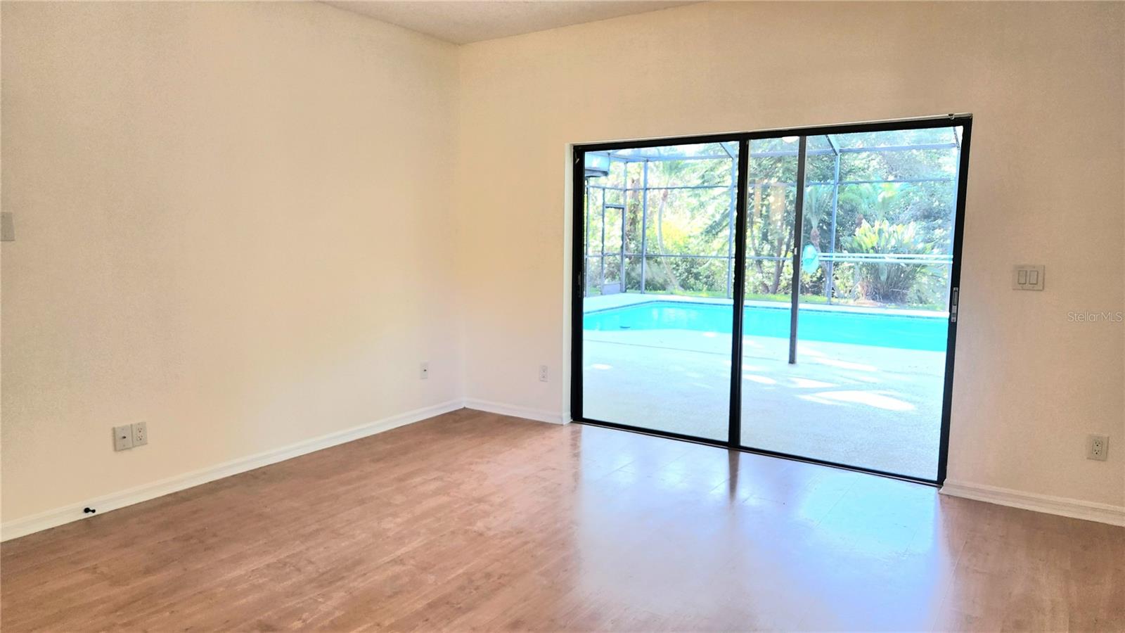 CREST SUB THE - Residential Lease