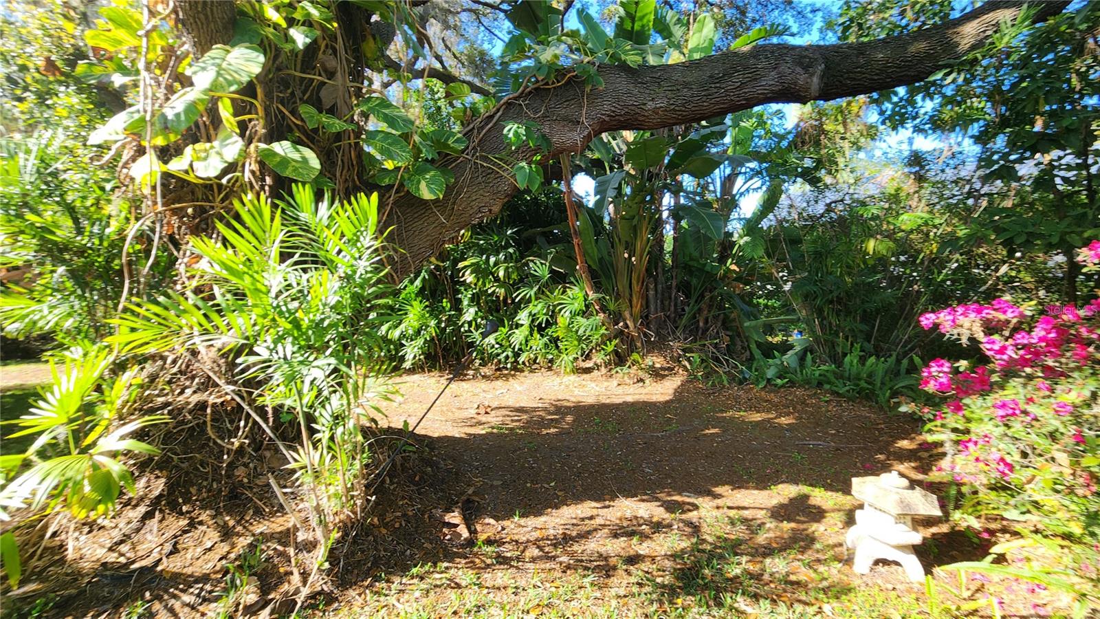 CREST SUB THE - Residential Lease