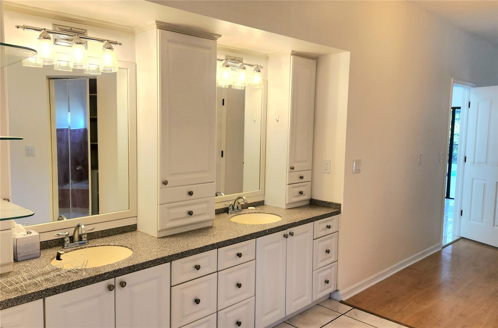 CREST SUB THE - Residential Lease