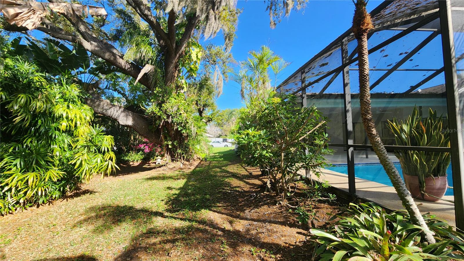 CREST SUB THE - Residential Lease