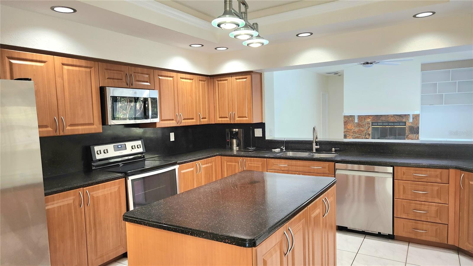 CREST SUB THE - Residential Lease