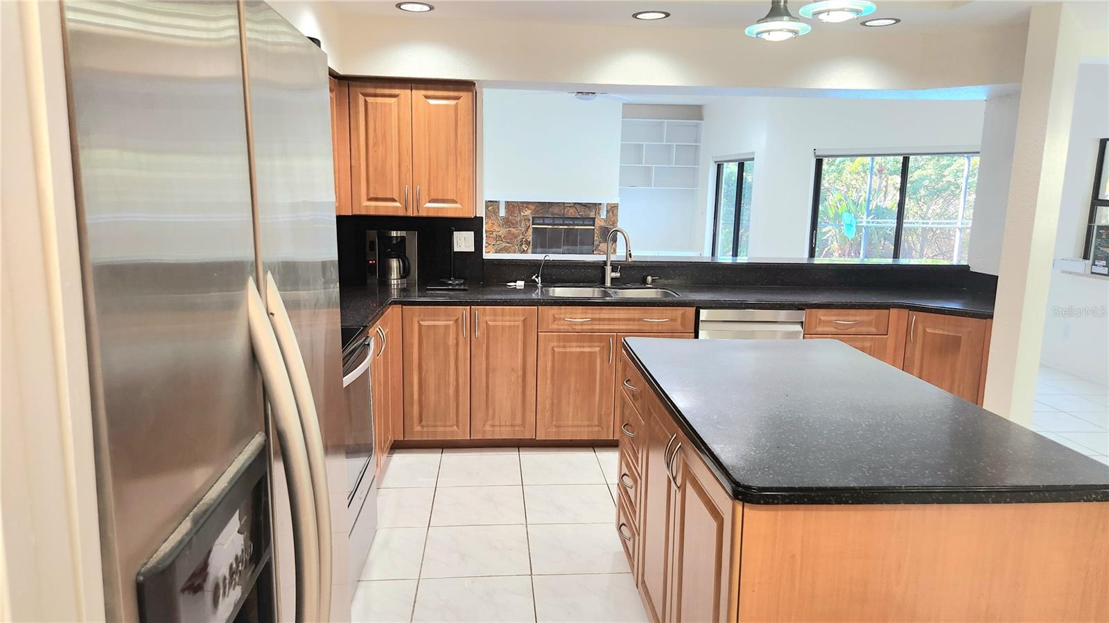 CREST SUB THE - Residential Lease