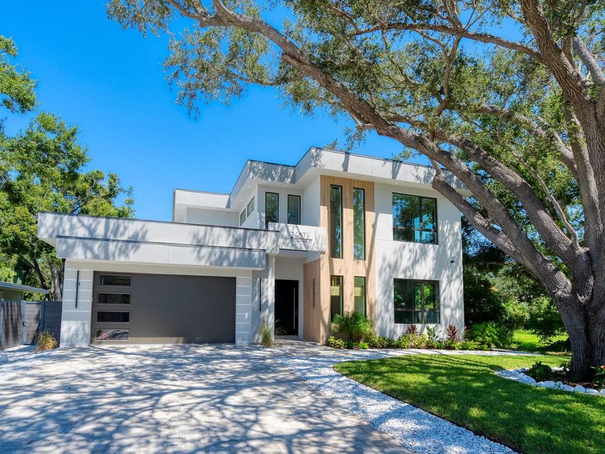 Welcome to the Kingdom on Hyde, the crowning jewel of Arlington Park homes & a vacation lover's dream. Featuring 4 bedrooms & 6 baths spread over nearly 4000 sq ft w/ 20ft soaring ceilings. This jewel box features a heated pool & spa with dramatic 8ft waterfall feature, Thermador Appliances, commercial grade elevator, custom imported tile & finishes &  2-story living amongst the Live Oaks. Perfectly situated a stone's throw from Arlington Park & a short drive to Siesta Beach & Downtown Sarasota!