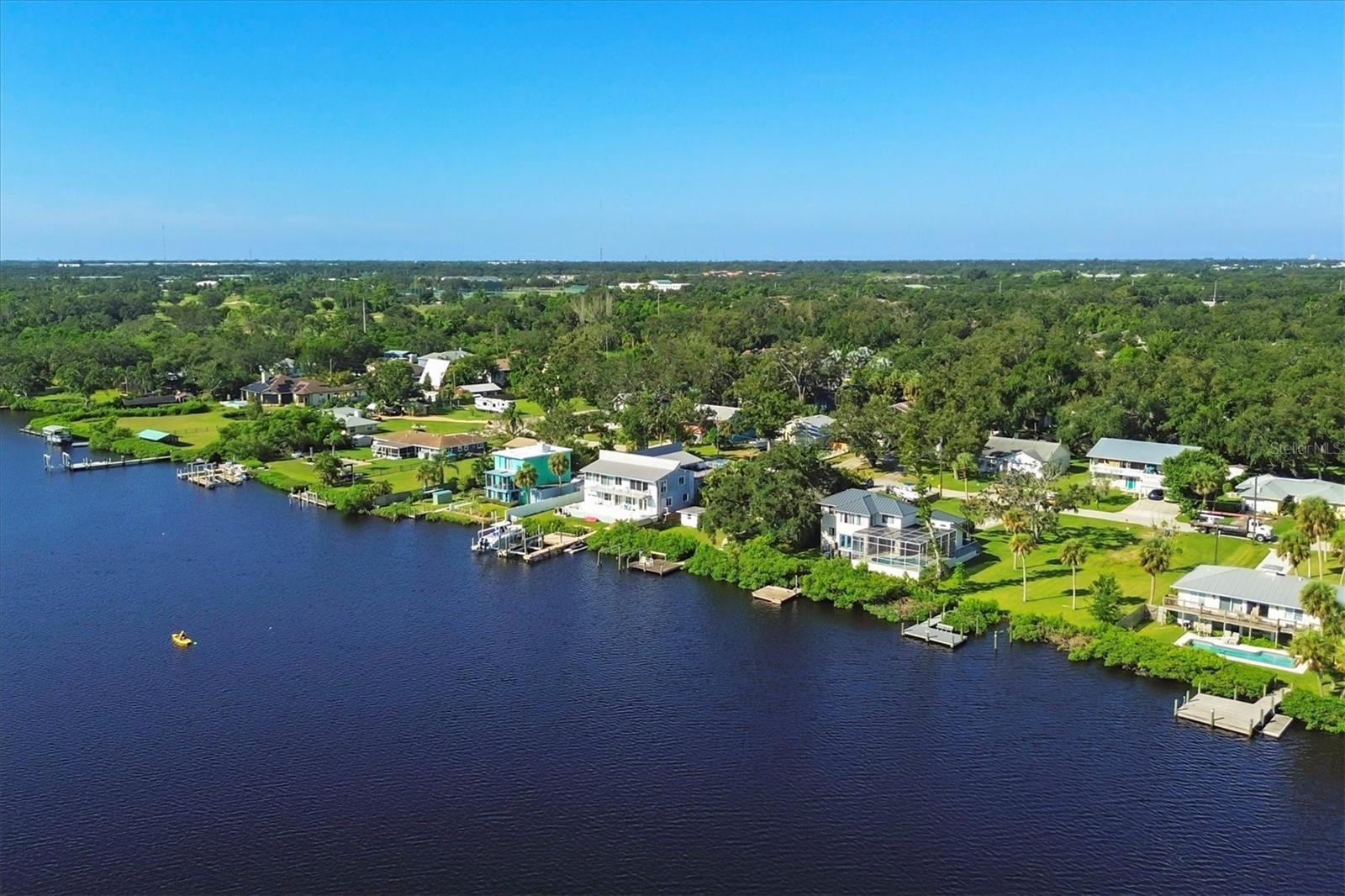 TROPICAL SHORES - Residential