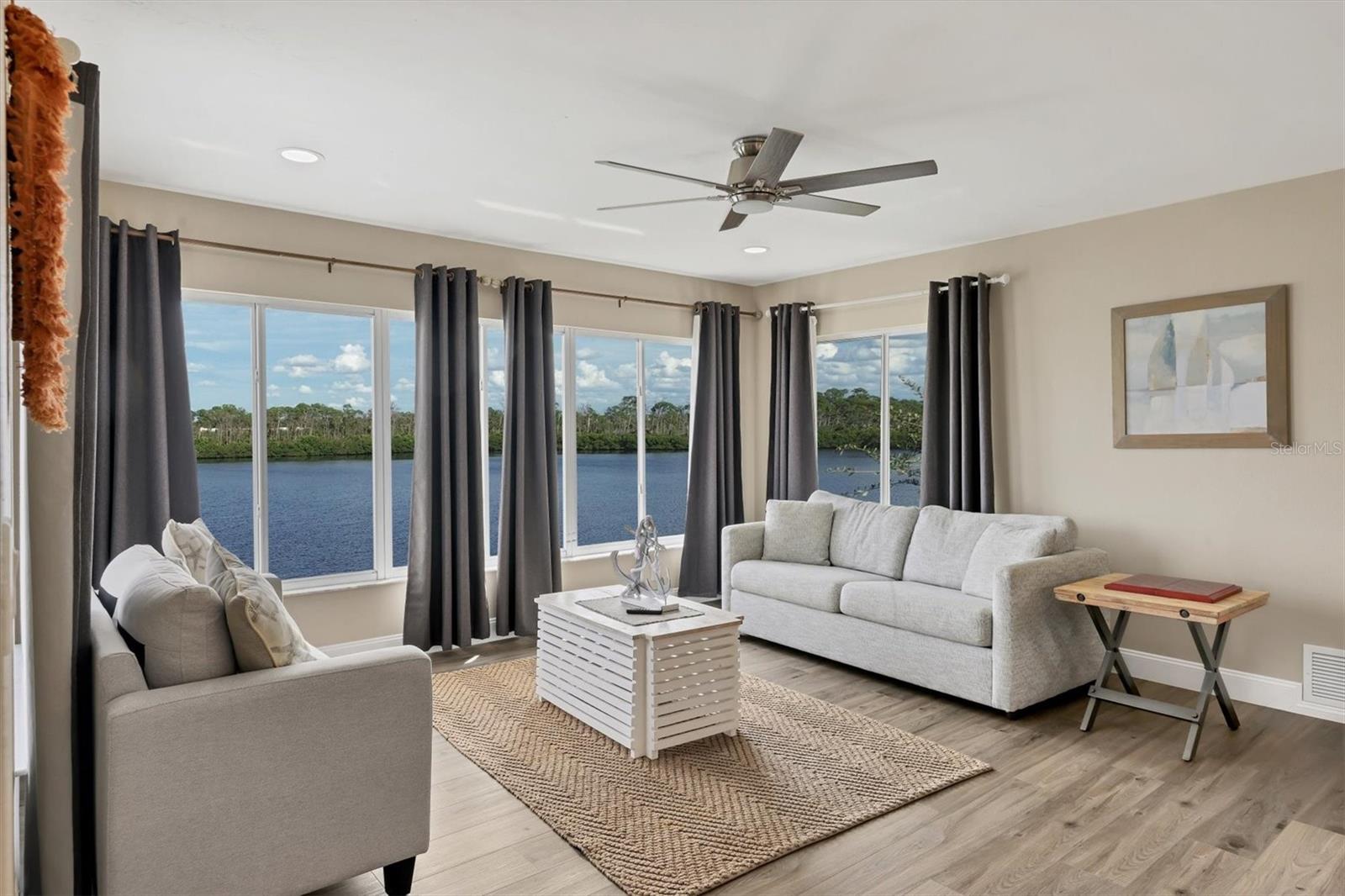 TROPICAL SHORES - Residential