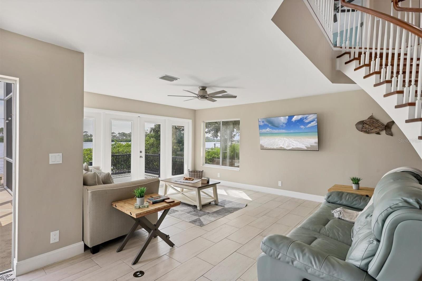 TROPICAL SHORES - Residential